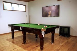 a room with a pool table in a room at Chambers Wildlife Rainforest Lodges in Lake Eacham