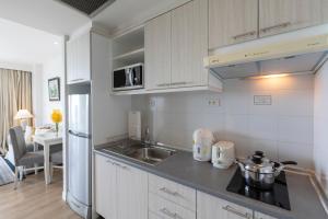 Kuchyň nebo kuchyňský kout v ubytování Kantary Bay Hotel And Serviced Apartment Rayong