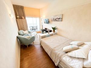 Galeriebild der Unterkunft Studio 421 face à l'océan avec piscine,accès plage in Le Croisic