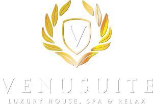 un logo di corona d'alloro dorata con uno scudo di VenuSuite VENOSA - Luxury House, Spa & Relax - a Venosa