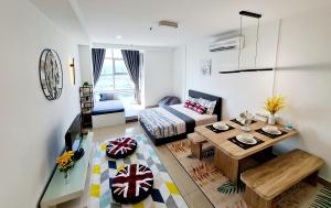 Postel nebo postele na pokoji v ubytování 4 Guest Studio Subang Jaya SS15 Courtyard First Subang LRT SS15 Subang Jaya Medical Center Subang Parade Nu Empire Subang Inti College Taylors College