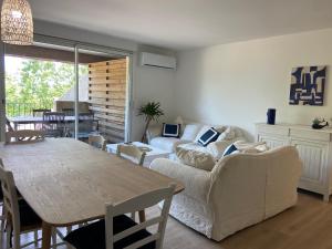 Billede fra billedgalleriet på T4 bord canal du midi, piscine i Homps