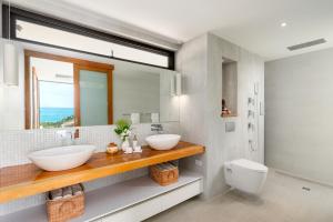 Ένα μπάνιο στο Luxury Villa - Lamai Seaview - 4 bedroom
