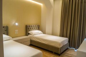 Postel nebo postele na pokoji v ubytování Red Hill Hotel