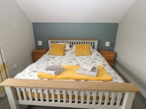 Postel nebo postele na pokoji v ubytování Crossways Cottage