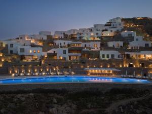 Bazén v ubytovaní Cali Mykonos alebo v jeho blízkosti