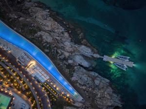 Bazén v ubytovaní Cali Mykonos alebo v jeho blízkosti