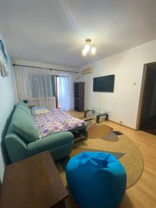 a living room with a couch and a bed at Sunshine Faleza Nord in Constanţa