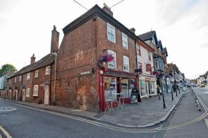 a brick building on the side of a street at Linden Grove - 2 Bed City Centre Cottage in Kent
