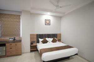 A bed or beds in a room at Hotel Krishna Inn