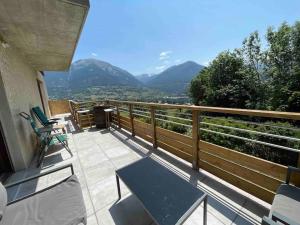 Kuvagallerian kuva majoituspaikasta Gîte confort 15 couchages, vue panoramique Montagne Hautes Alpes, Terrasses, joka sijaitsee kohteessa Embrun