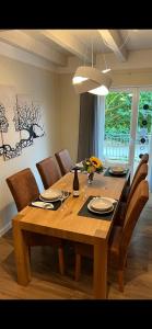 a wooden table with chairs and a dining room at Ferienhaus Moselhöhe - 2023 neu renoviert, mit Design-Ausstattung & großem Garten in Traben-Trarbach