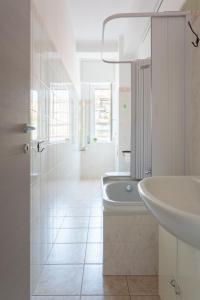 Large Suite Home Milan - Duomo tesisinde bir banyo