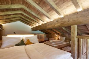 Katil atau katil-katil dalam bilik di Almchalet Weberhof