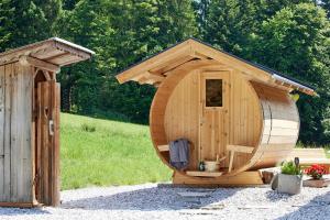 Κήπος έξω από το Almchalet Weberhof