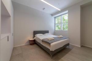 Renovated 3 Bedrooms / 2 bath on Frishman st.
