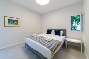 Renovated 3 Bedrooms / 2 bath on Frishman st.