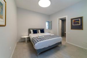 Renovated 3 Bedrooms / 2 bath on Frishman st.