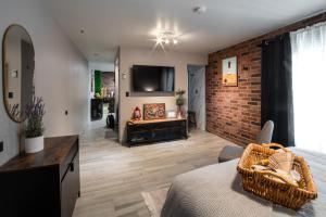 a living room with a brick wall at Casa San Marcos UNO in Mexicali