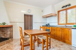 Kuchnia lub aneks kuchenny w obiekcie Finca Bosc de Can Alou by Mallorca House Rent