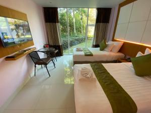 Un pat sau paturi într-o cameră la A Hotel Simply