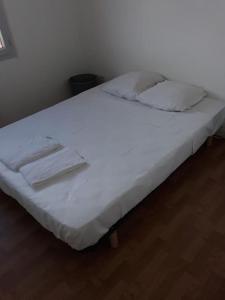Krevet ili kreveti u jedinici u okviru objekta Appartement très sympa en résidence