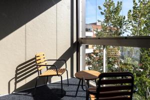 two chairs and a table on a balcony at Kotimaailma Apartments Loimu V in Oulu