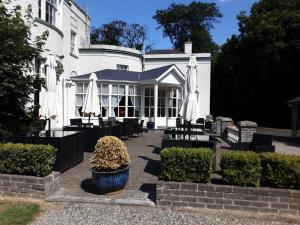 Κήπος έξω από το Leixlip Manor Hotel