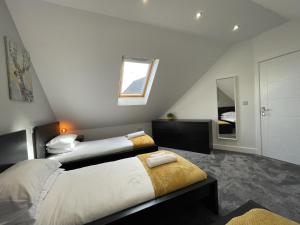 Ένα ή περισσότερα κρεβάτια σε δωμάτιο στο Top Floor Luxury & Stylish Apartment - Sleeps 5