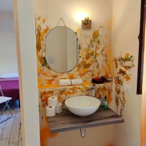 a bathroom with a sink and a mirror at Lavillafortuna 