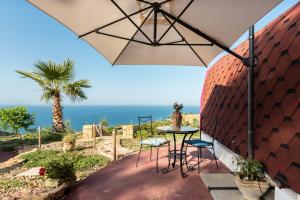 Γενική θέα στη θάλασσα ή θέα στη θάλασσα από  αυτό το κάμπινγκ