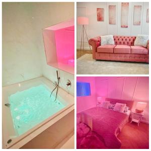 sala de estar con sofá rosa y bañera en La Vie - Apartmány, en Telč