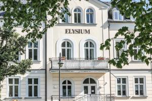 a building with a sign that reads bismillah at Apartment Elysium am Rosengarten in Bad Elster