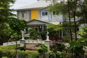 a house with a yellow and white house at OYO 92778 Rumah Massagena Syariah in Enrekang