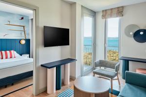 TV a/nebo společenská místnost v ubytování Falkensteiner Family Hotel Diadora