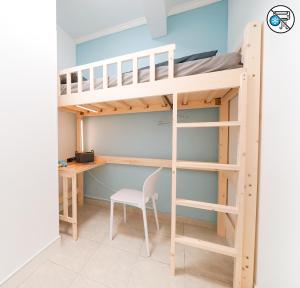 Postel nebo postele na pokoji v ubytování Shared dormitory Wan Chai Road 187