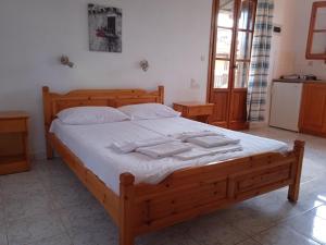Cama ou camas em um quarto em Platanakia
