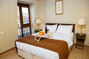 Postel nebo postele na pokoji v ubytování Grand Arc Hotel