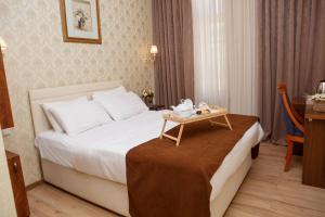 Postel nebo postele na pokoji v ubytování Grand Arc Hotel