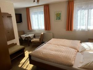 Postel nebo postele na pokoji v ubytování Gasthaus Waldhorn