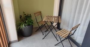 a balcony with two chairs and a table and a plant at Txoko Loft Ribera in Tudela