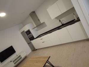 an overhead view of a kitchen with white cabinets at Txoko Loft Ribera in Tudela