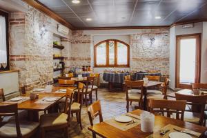 a restaurant with wooden tables and chairs in a room at Hotel B&B Pescofalcone in Caramanico Terme