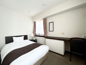 a hotel room with a bed and a window at Shinjuku Sun Park Hotel in Tokyo +25 photos