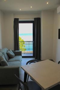 Χώρος καθιστικού στο Like Lake Martana