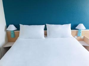 Postel nebo postele na pokoji v ubytování Hotel ibis Narbonne