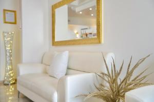Khu vực ghế ngồi tại Sirena Suite Deluxe