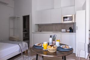 a small kitchen with a table with breakfast foods on it at Apartamento-Loft Especería Black in Málaga