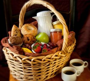 a basket filled with food and fruit on a table at Sonnenplatz Appartment Ploninger LANDHAUS in Bad Kleinkirchheim