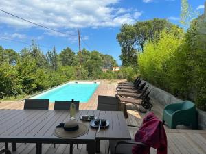 Bazén v ubytování Residence Mare e Monte nebo v jeho okolí
